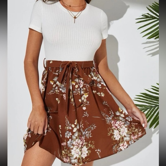 Floral dress in size large - Picture 3 of 4